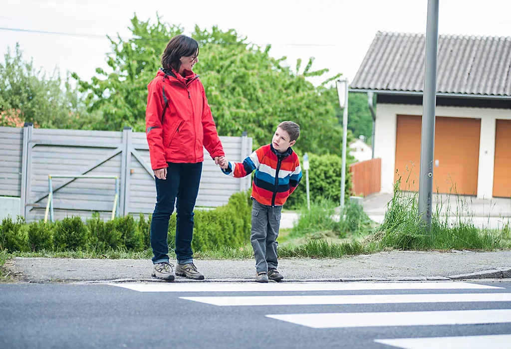 Road safety rules for children set. Kids crossing street along