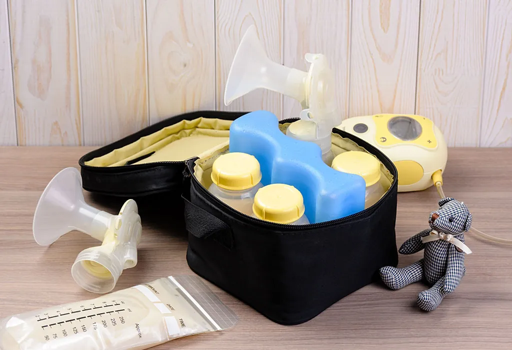 Medela Cooler Bag with 4 Breastmilk bottles & 1 Cooling element from Medela  India Pvt. Ltd. - Doctor's Bazaar