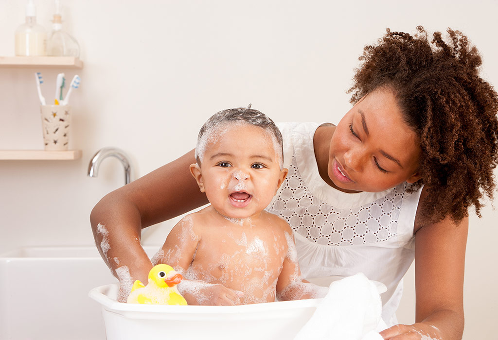 When You Should Schedule the Baby’s Bath