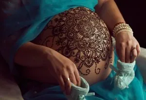 Using Henna (Mehndi) during Pregnancy - Is It Safe & Precautions