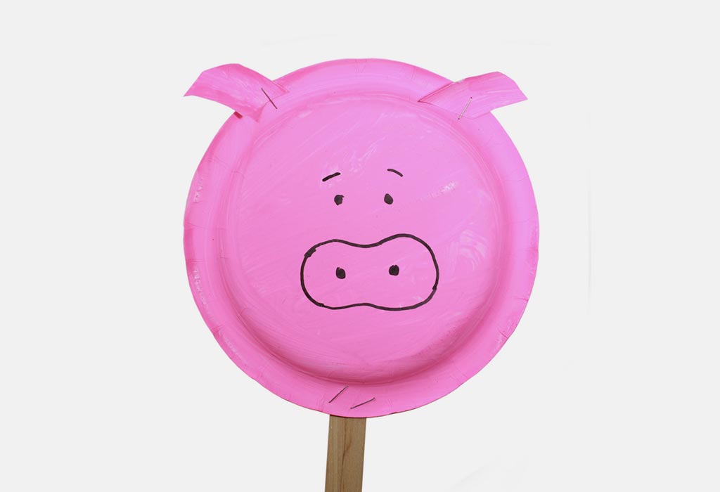 A pig's face drawn on a paper plate