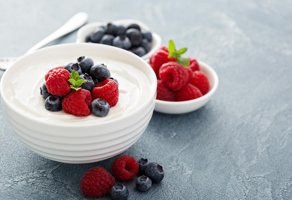 Yoghurt with fruits