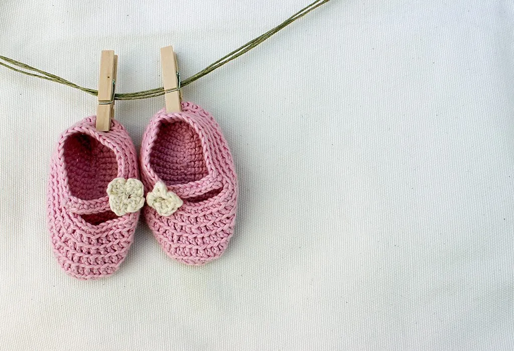 Knitted pink shoes