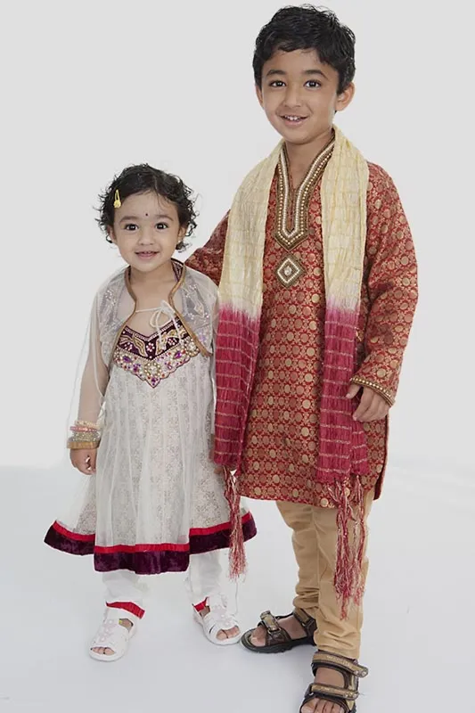  Kids in traditional clothes