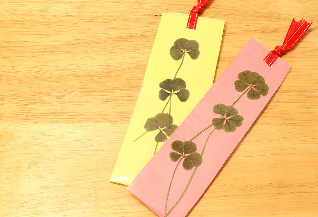 A leaf bookmark
