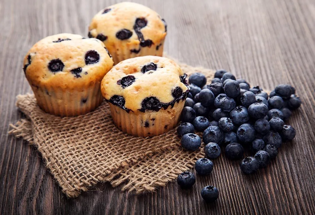 Blueberry muffins with flax and bran