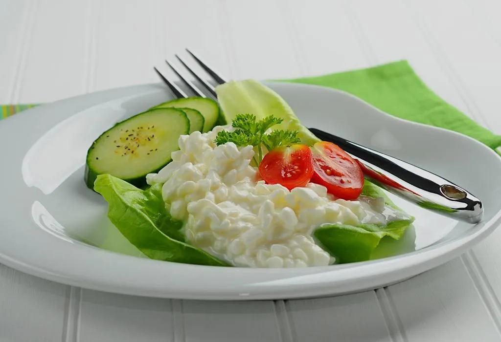 Cottage cheese with fresh vegetables