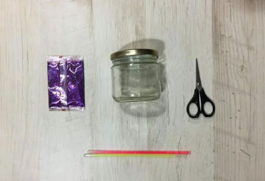 wash glass jar and dry