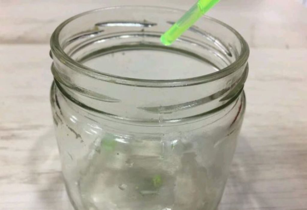 Pour liquid into Jar