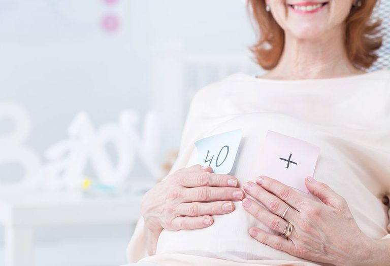 Getting Pregnant at 40 - Benefits & Risks