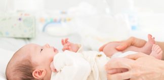शिशुओं में हिप्स का डेवलपमेंटल डिस्प्लेसिया (क्लिकी हिप्स)