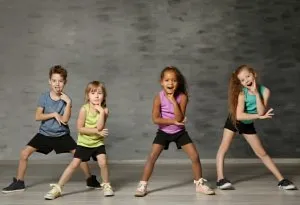10 Aerobic-Übungen und Vorteile für Kinder 