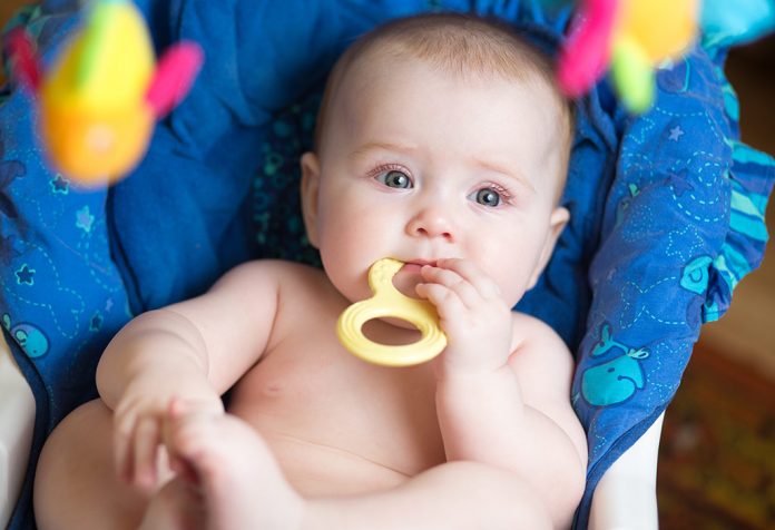 शिशु के दांत निकलने से जुड़ी समस्याओं के लिए प्रभावी उपचार