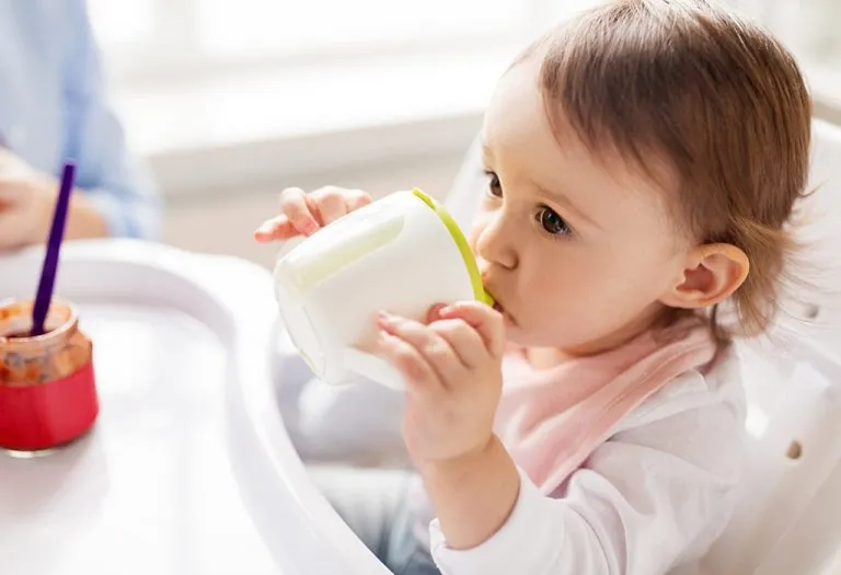 जर तुमच्या मुलाने गायीचे दूध पिण्यास नकार दिला तर काय?