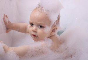 Příčiny vzniku lupů: Příčiny: Nadměrné mytí šamponem