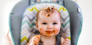 शिशुओं को फिंगर फूड देना: क्या खाने को दें और किससे बचें
