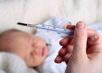छोटे बच्चों को बुखार आना छोटे बच्चों को बुखार आना