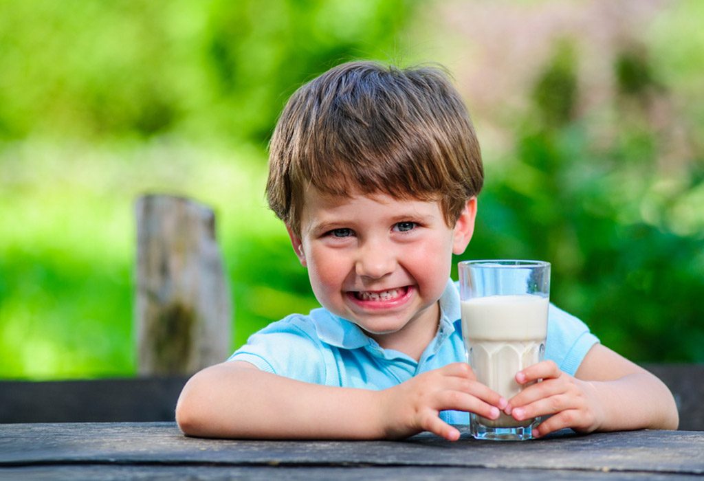 Milk For Kids – Reasons, Types & Benefits