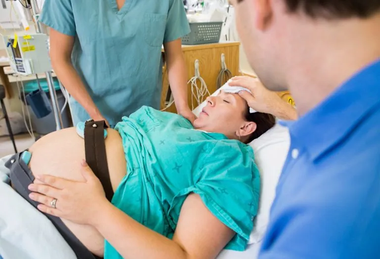 Natural Childbirth - Stages, Benefits & How to Prepare
