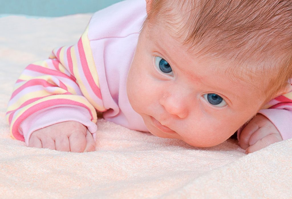 3 week old baby holding head up