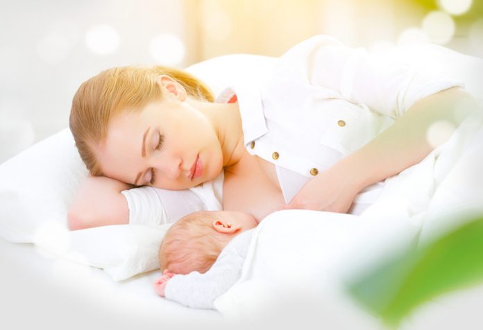 Mom sleeping while breastfeeding a baby - Is it safe?