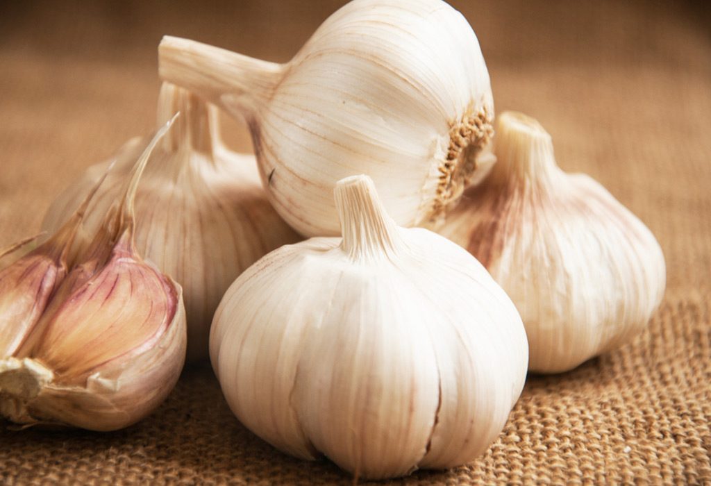 Eating Garlic During Pregnancy – Benefits, Risks & Recipes
