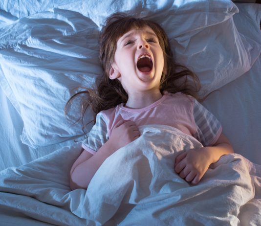 टॉडलर्स और बच्चों में रात में डरने की समस्या – कारण, लक्षण और इलाज टॉडलर्स और बच्चों में रात में डरने की समस्या - कारण, लक्षण और इलाज