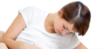 शुरुआती कुछ दिनों में आपके शिशु को कितना दूध पीना चाहिए