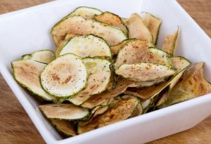 Zucchini chips bagt i en ovn