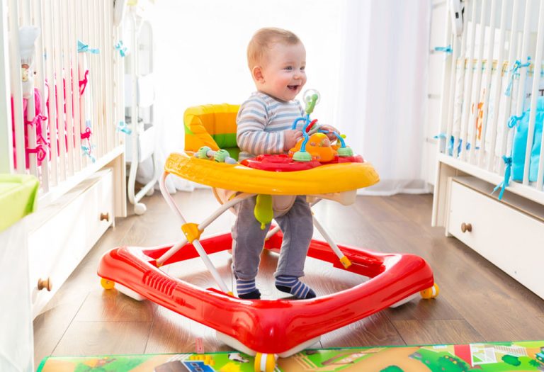 At What Age Your Baby Can Use a Walker?