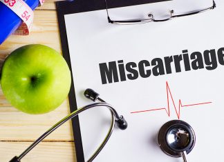 मिसकैरेज (गर्भस्राव) के प्रकार, कारण, लक्षण, रोकथाम व सावधानियां