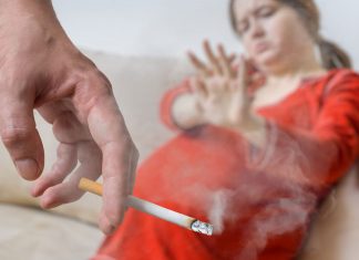 गर्भावस्था के दौरान पैसिव (सेकंड हैंड) स्मोकिंग करना पैसिव (सेकंड हैंड) स्मोकिंग क्या है और यह प्रेगनेंसी को कैसे प्रभावित करती है