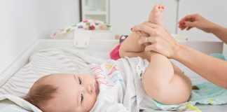 शिशु के मल में खून आना – कारण और इलाज शिशु के मल में खून आना - कारण और इलाज