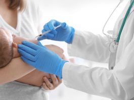 बच्चों के लिए पेनलेस वैक्सीनेशन पेनलेस वैक्सीनेशन: क्या यह सुरक्षित है, फायदे व साइड इफेक्ट्स