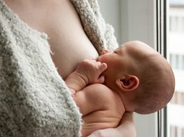 निप्पल शील्ड का उपयोग ब्रेस्टफीडिंग के दौरान कैसे करें निप्पल शील्ड का उपयोग ब्रेस्टफीडिंग के दौरान कैसे करें