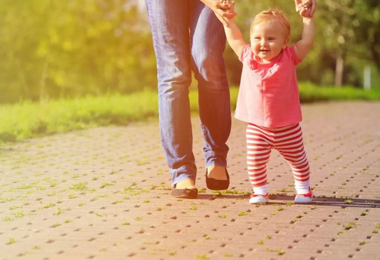 7 Signs Your Baby Will Walk Soon