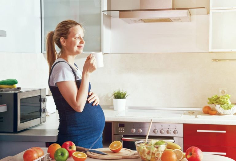 11 Healthy and Refreshing Drinks for Pregnant Women