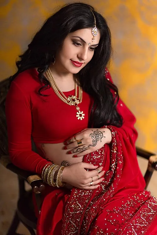 Can I wear a saree in pregnancy? How low should I wear it to reveal my  belly skin? - Quora