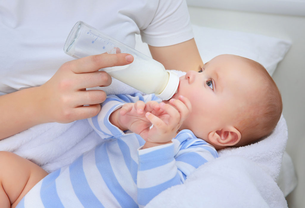 शिशु की बोतल को कीटाणु रहित कितनी बार करें