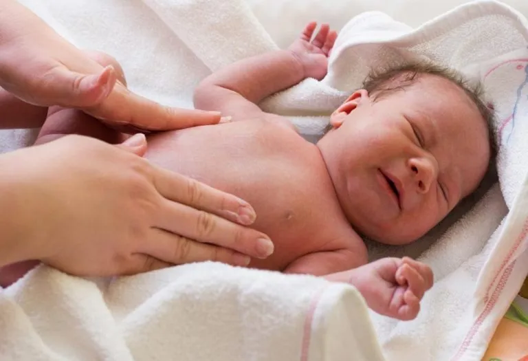 Stomach Ache in Babies- Causes, Symptoms & Treatment