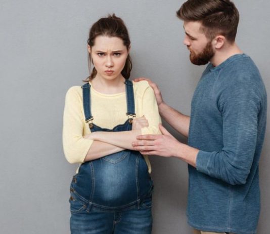 गर्भावस्था के दौरान झगड़े होना – प्रभाव और कुछ खास टिप्स प्रेगनेंसी के दौरान पति से लड़ाई होना: प्रभाव और इससे संबंधित कुछ टिप्स