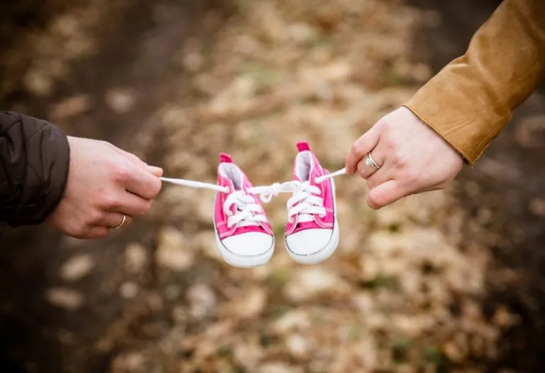 25 Cute and Creative Maternity Photoshoot Ideas