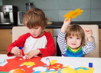 बच्चों को पेपर फ्लावर बनाना कैसे सिखाएं बच्चों को पेपर फ्लावर बनाना कैसे सिखाएं