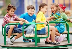 Spielplatzsicherheit für Kinder – Regeln und Vorsichtsmaßnahmen 
