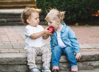 बच्चों को शेयर करना कैसे सिखाएं