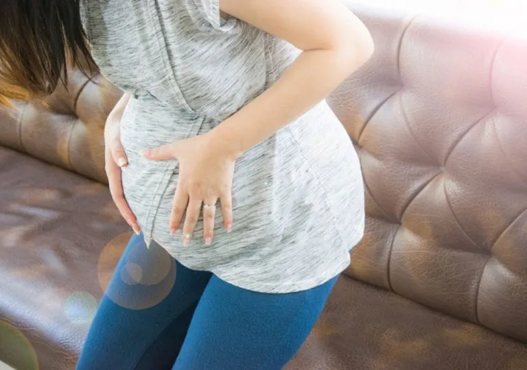 Signs & Symptoms of Labor & When to See a Doctor?