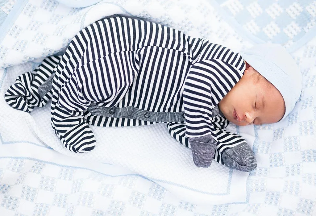 Baby Sleeping on Side: Risks & Precautions