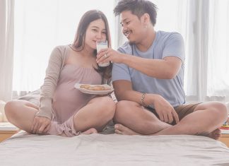 গর্ভাবস্থায় স্বামীর দায়িত্ব - আপনার গর্ভবতী স্ত্রীর যত্ন নেওয়া