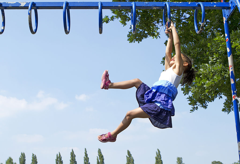 Giocare giochi all'aperto per i bambini-Aiuto nel loro sviluppo fisico