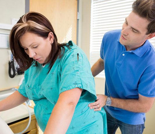 लेबर प्रेरित करने के लिए एक्यूप्रेशर का उपयोग लेबर प्रेरित करने के लिए एक्यूप्रेशर का उपयोग